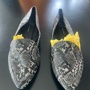 Time and Tru Black & Gray Snake-Print Pointed Loafers